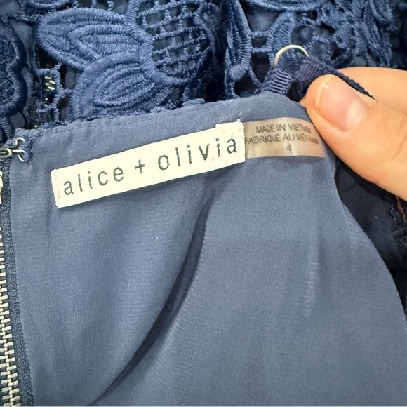Alice + Olivia Dress Naomi Midi Lace in Navy - Picture 7 of 7